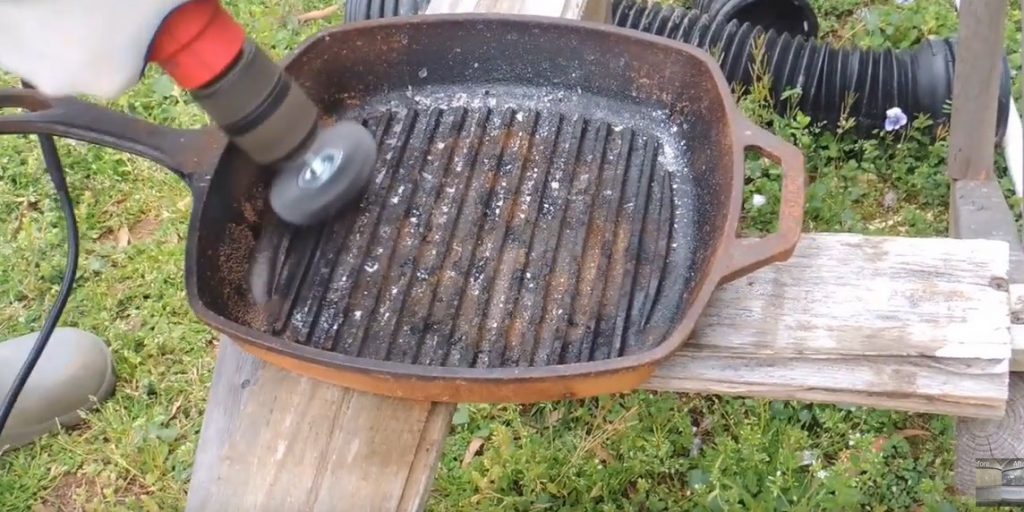 How to Clean Le Creuset Grill Pan