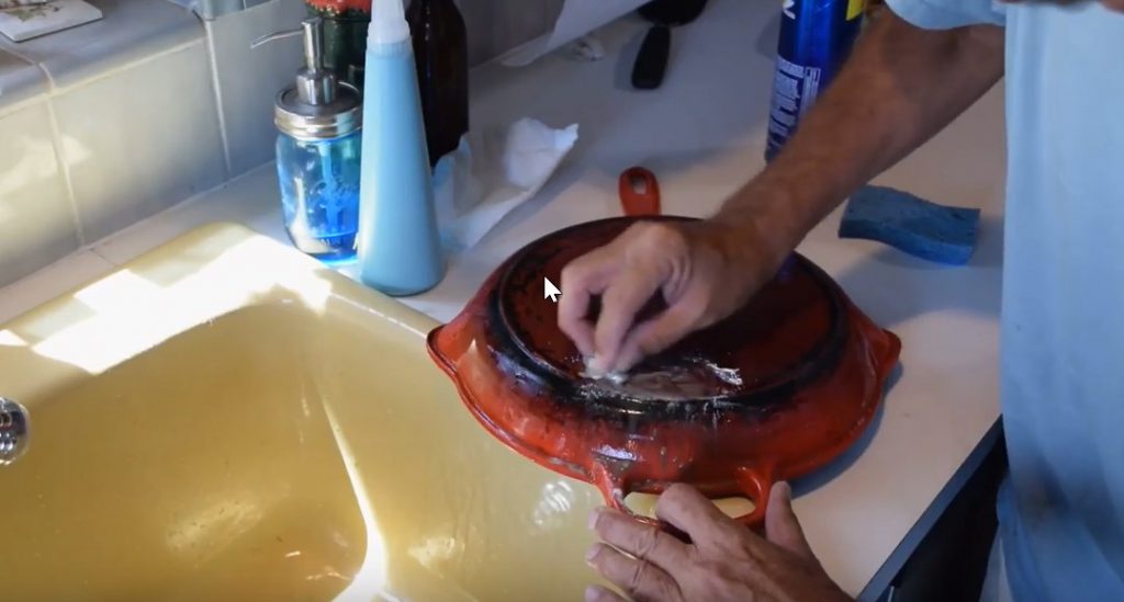 How to Clean Le Creuset Grill Pan